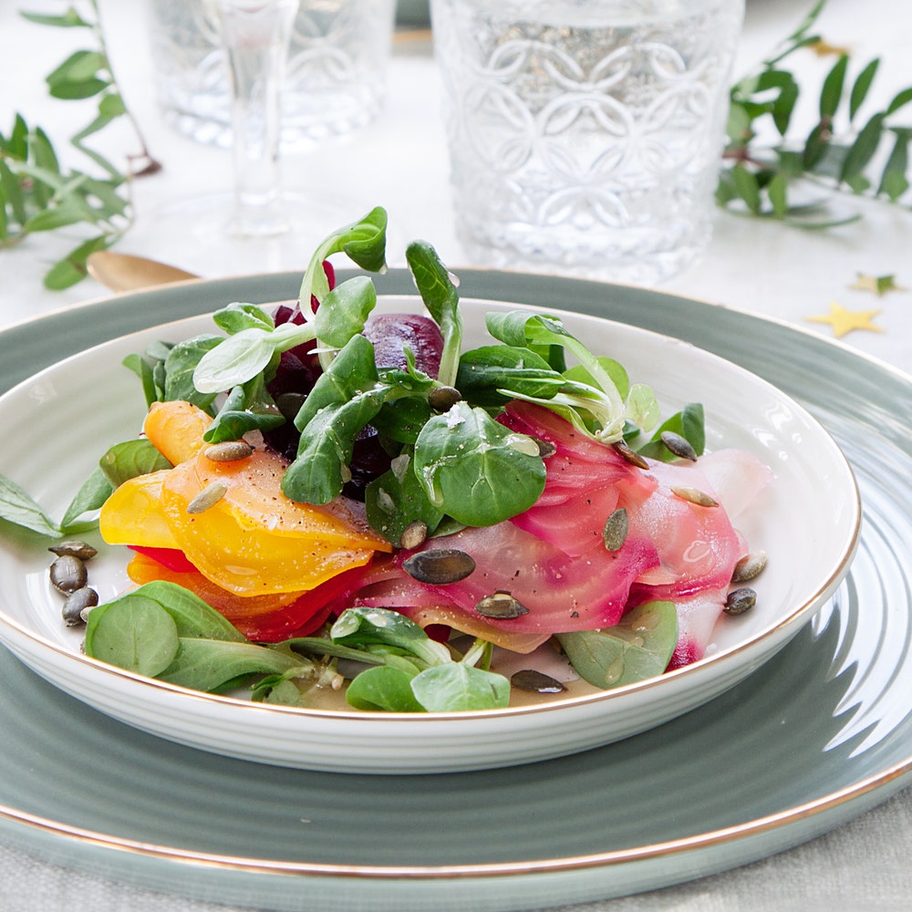 Carpaccio på tre sorters beta med sallad maché och honung champagne