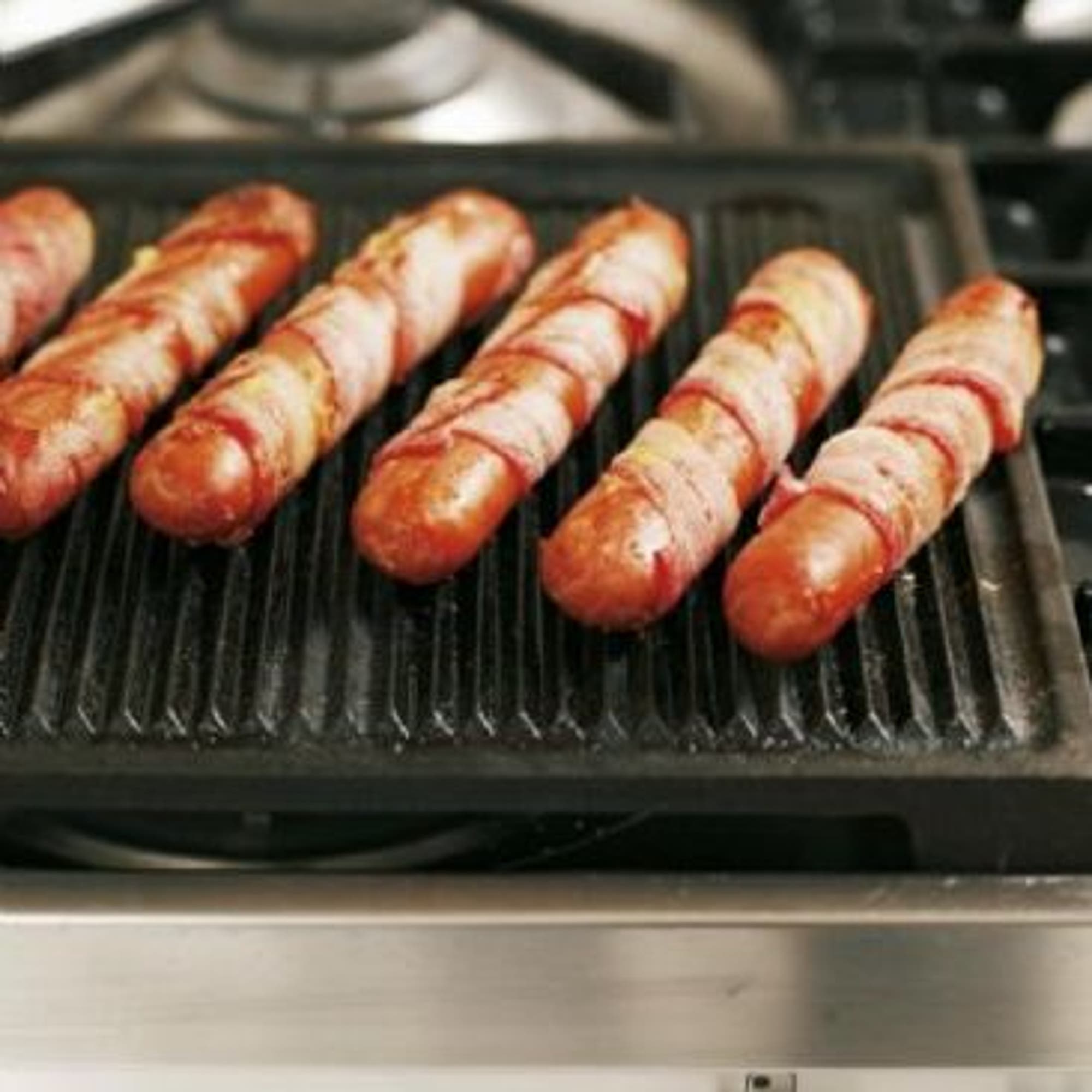 Baconlindad grillkorv