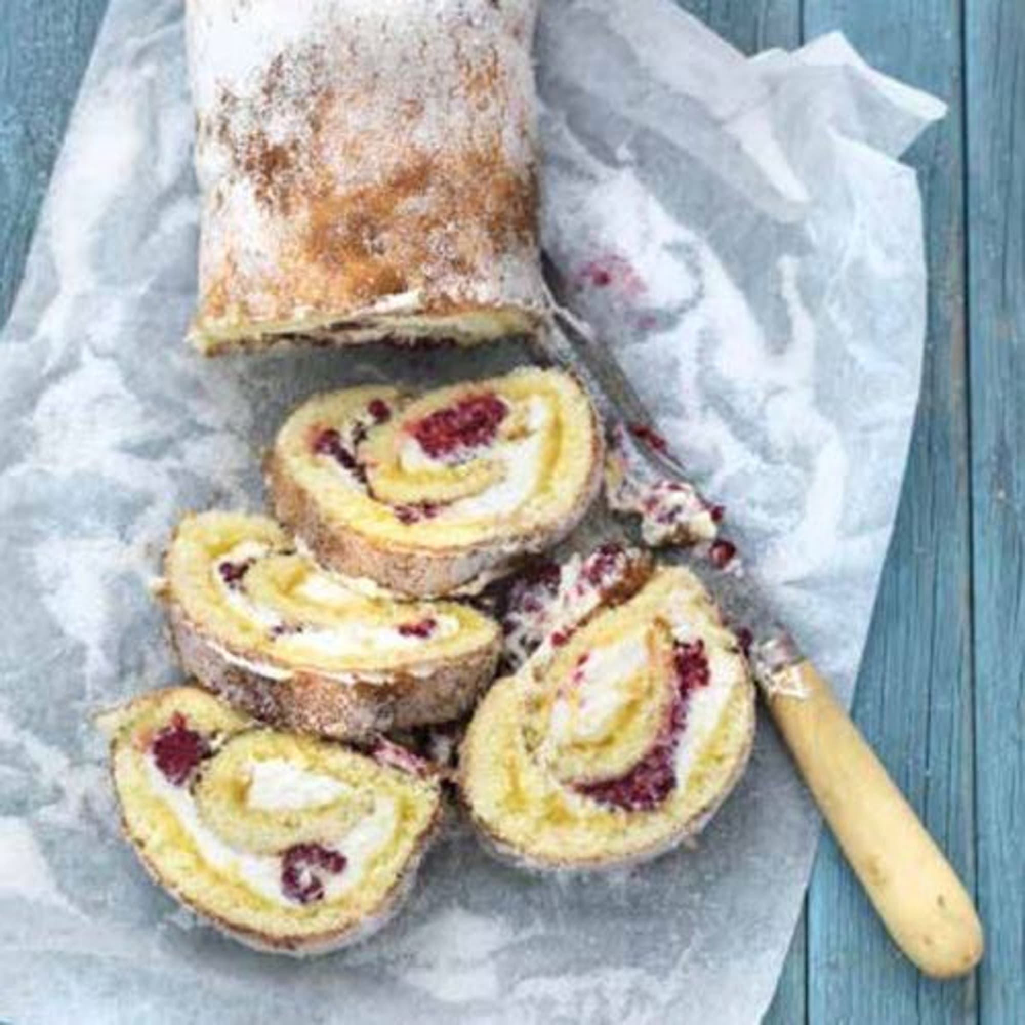 Sommarrulltårta med citron och mascarpone