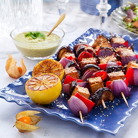 Marinerade tofuspett med koriandersås