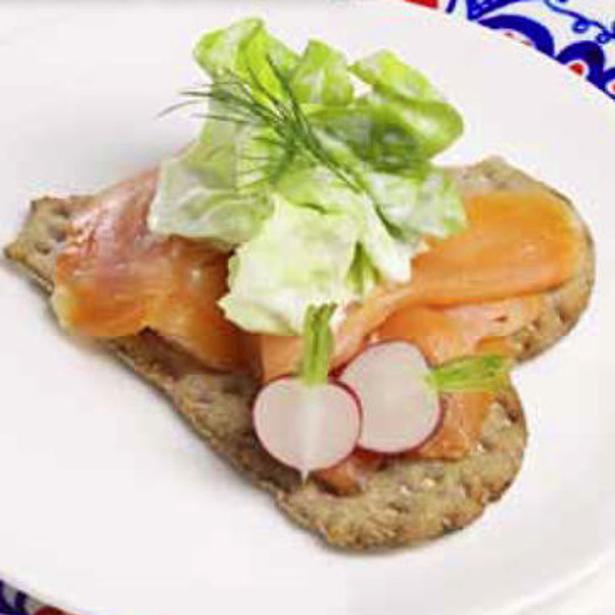 Kallrökt lax med citrusmarinerad huvudsallad
