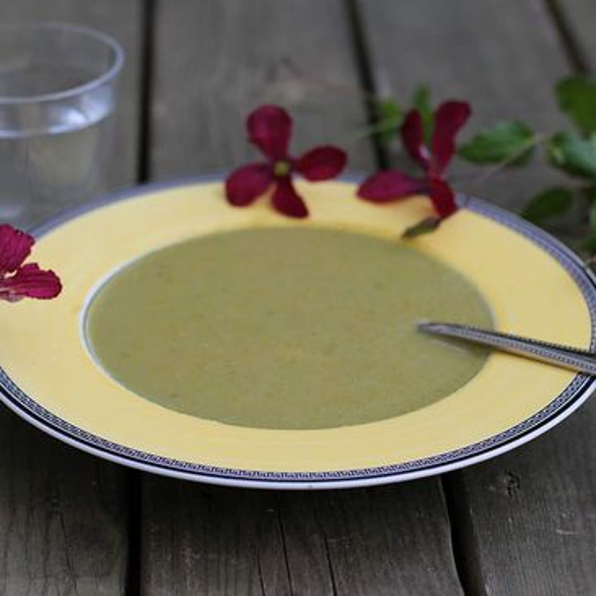 Broccolisoppa med stjälkselleri