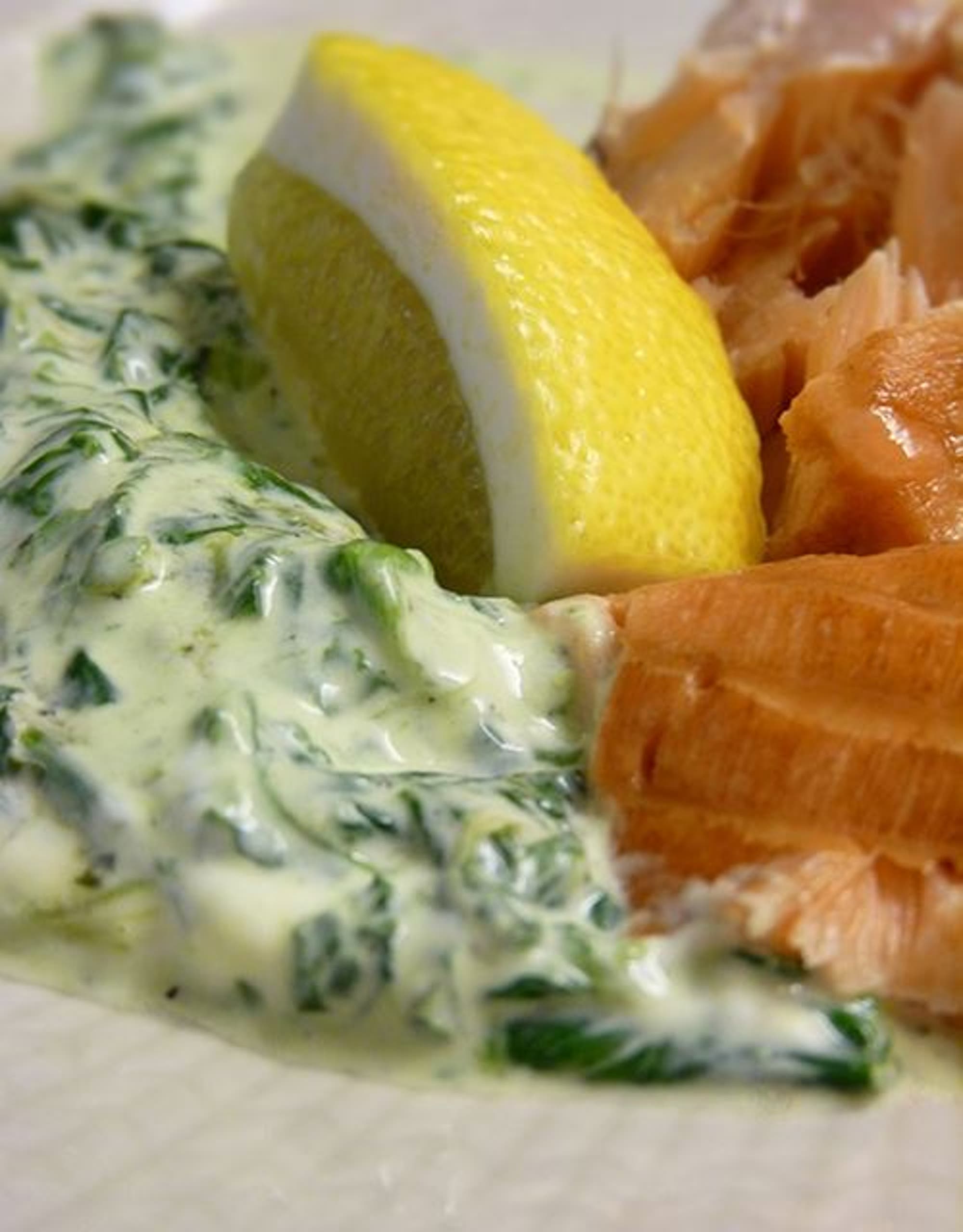 Varmökt lax med spenatröra