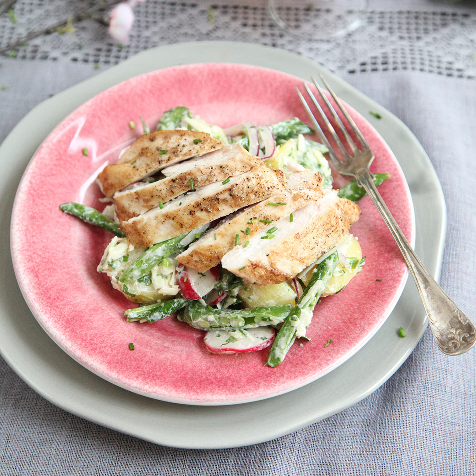 Grillad kycklingfilé med parmesanslungad potatissallad