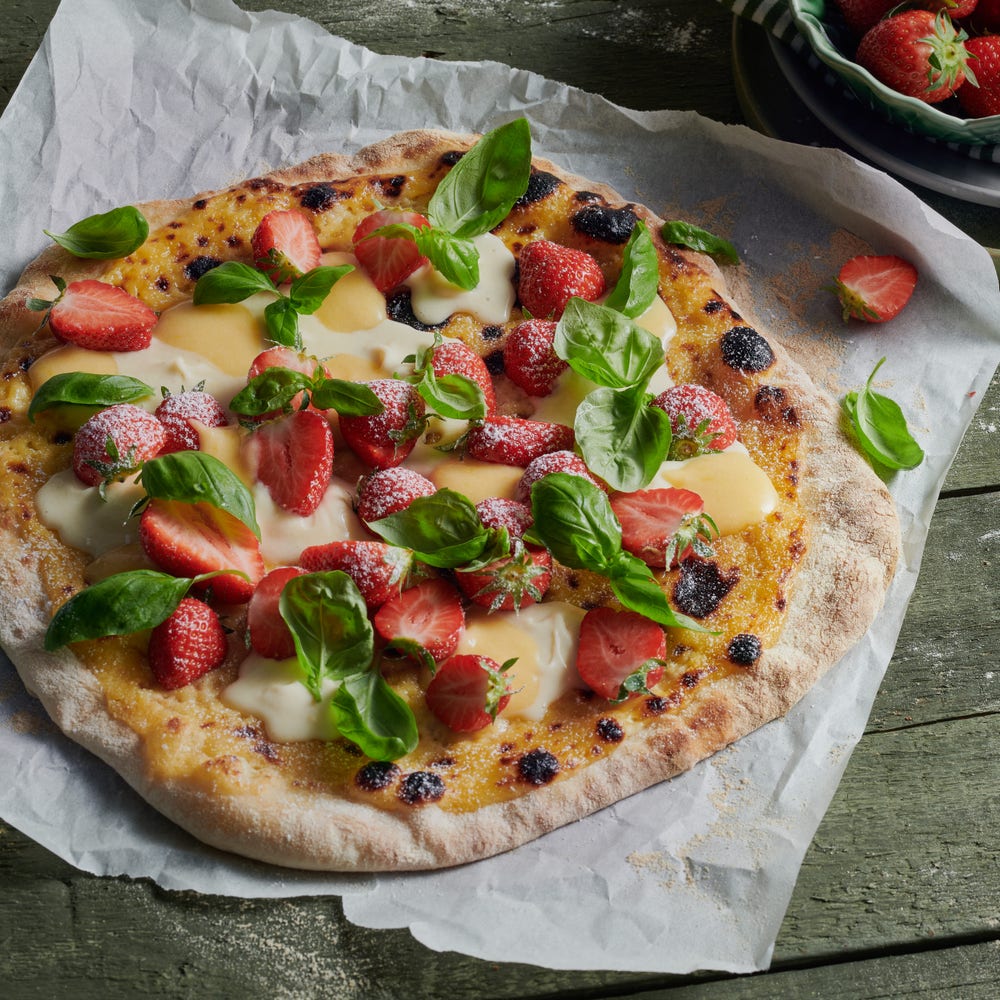 Pizza med lemoncurd, vit chokladkräm och jordgubbar