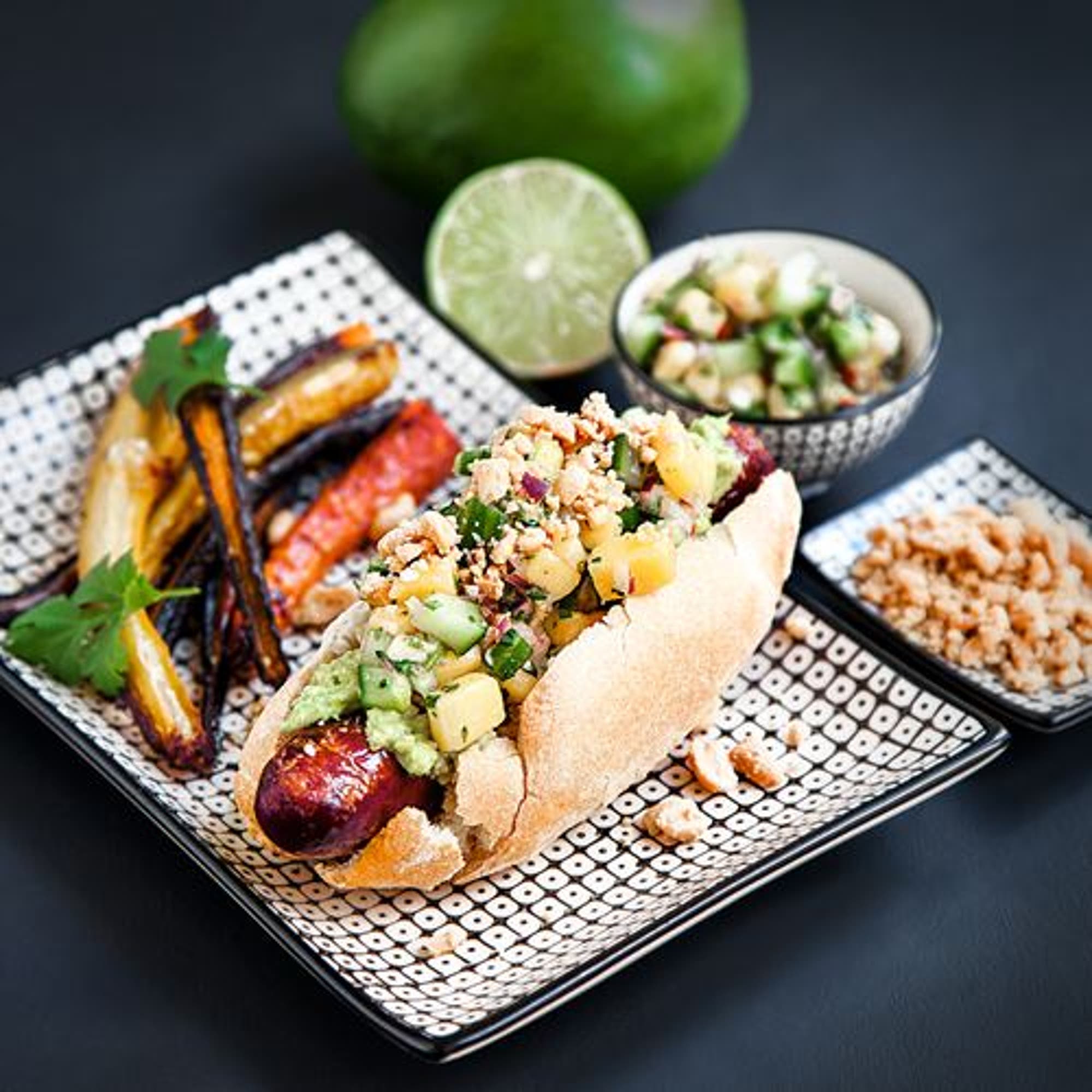 Chorizo i bröd med asiatiska tillbehör
