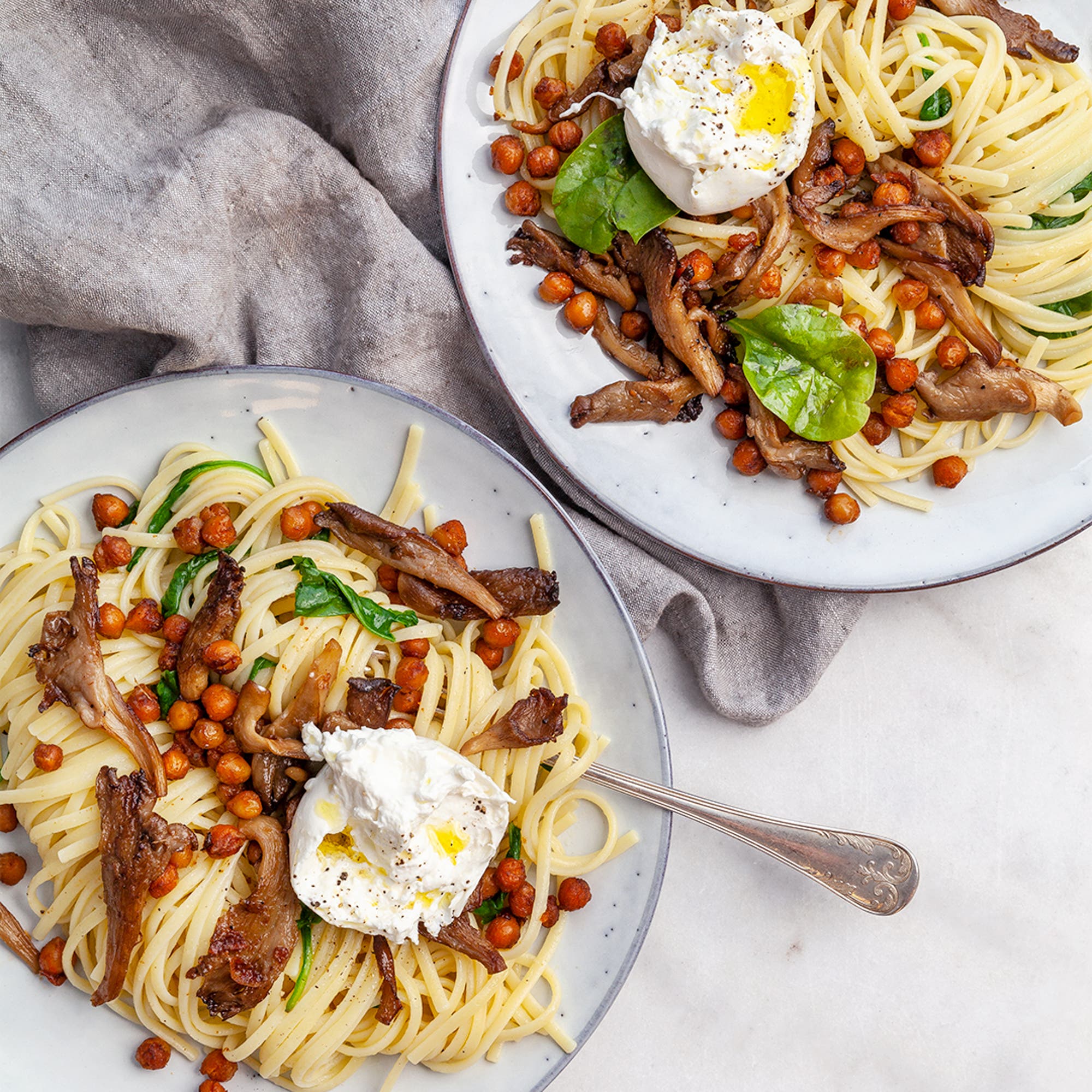 Linguine med kryddrostade kikärtor och svamp