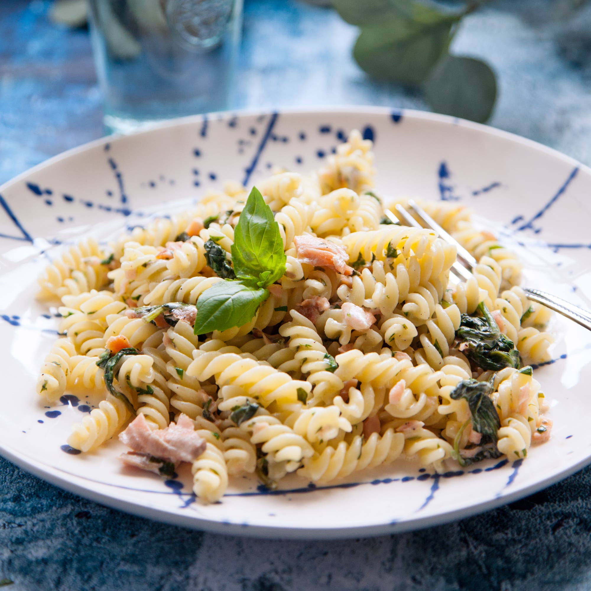 Fusilli Amore- pasta med rökt lax och spenat