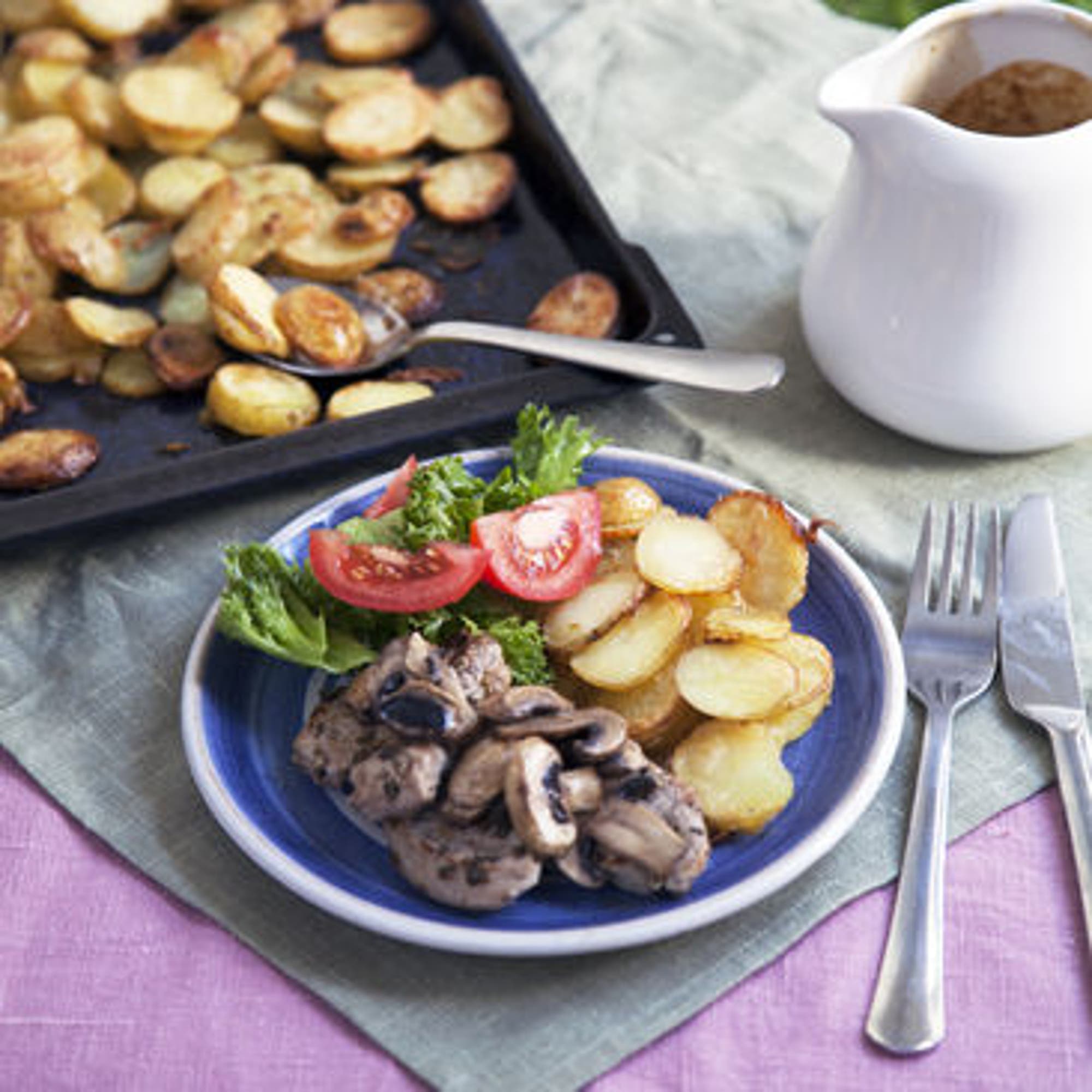 ”Pepparstek” med gräddsås, svamp och ugnsråstekt potatis