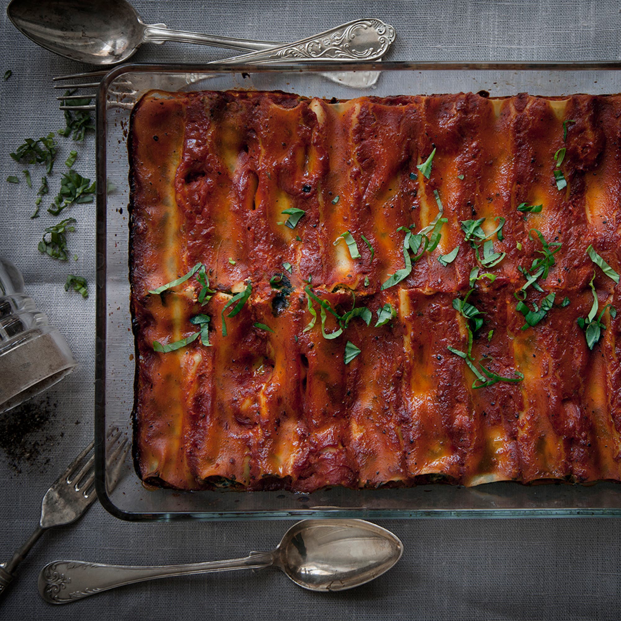 Ricottacannelloni i mustig tomatsås