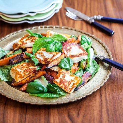 Grillade rotfrukter med halloumi och basilikadipp