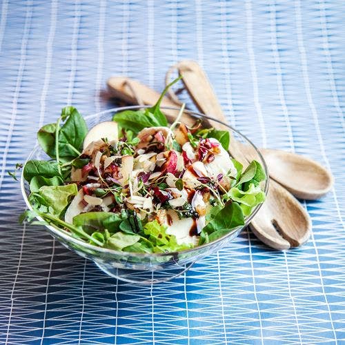 Getostsallad med torkad frukt och nötter