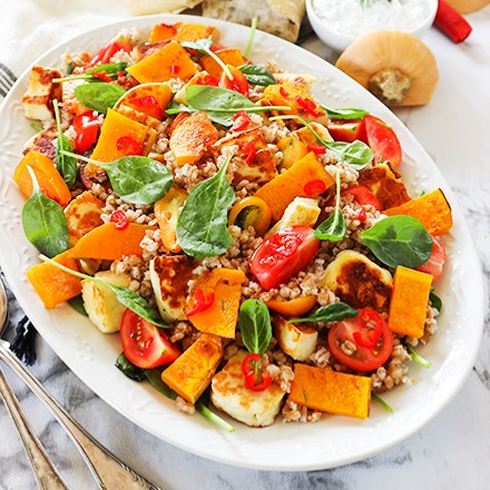 Ljummen höstsallad med butternutpumpa och örtsås