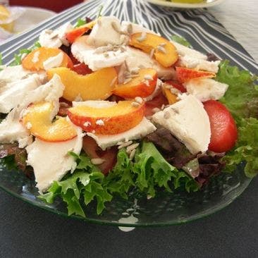 Sallad med getost och nektariner