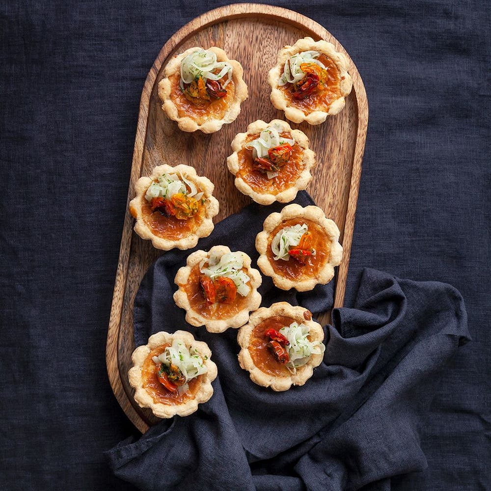 Tartelette med Västerbottensost, rostade tomater och fänkål