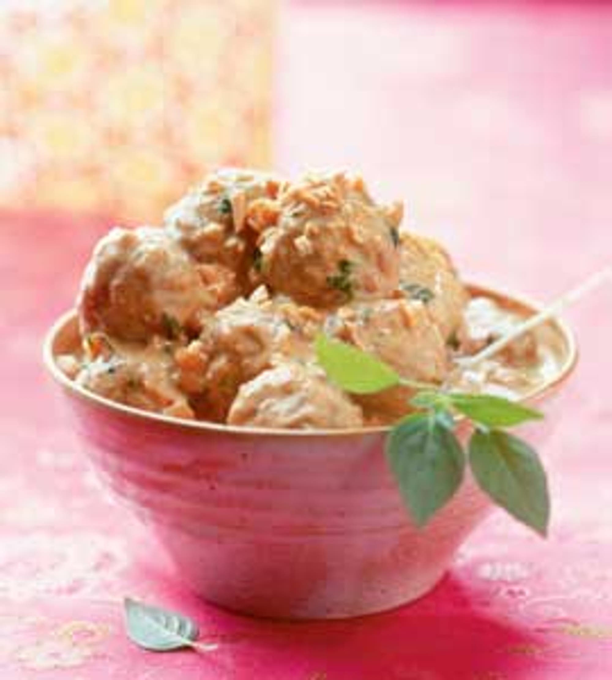 Köttbullar i kokosmjölk och röd curry recept
