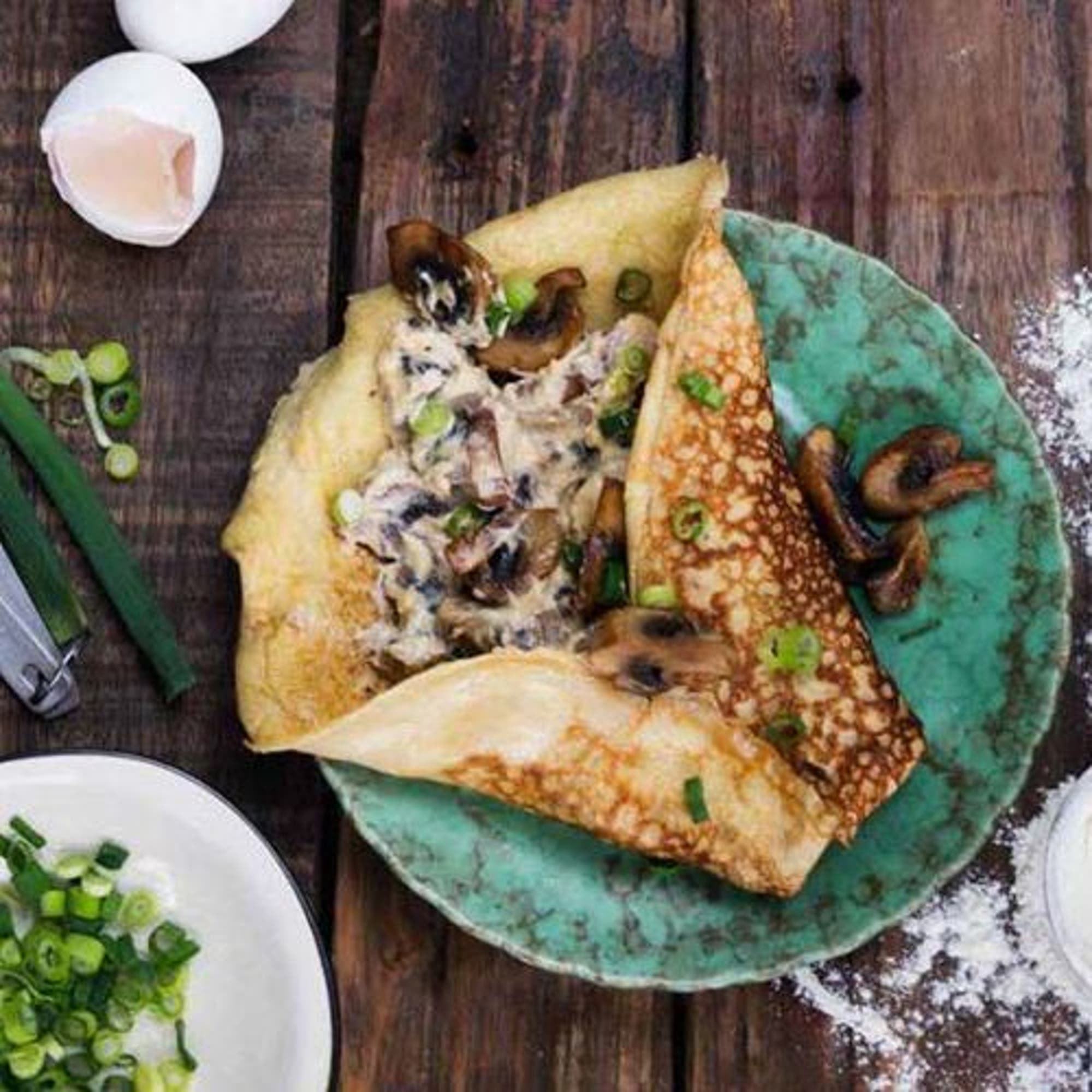 Champinjoncrêpes med vitlök och örter