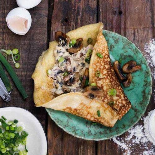 Champinjoncrêpes med vitlök och örter