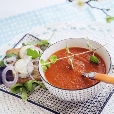 Italiensk tomatsoppa med chèvre chaud