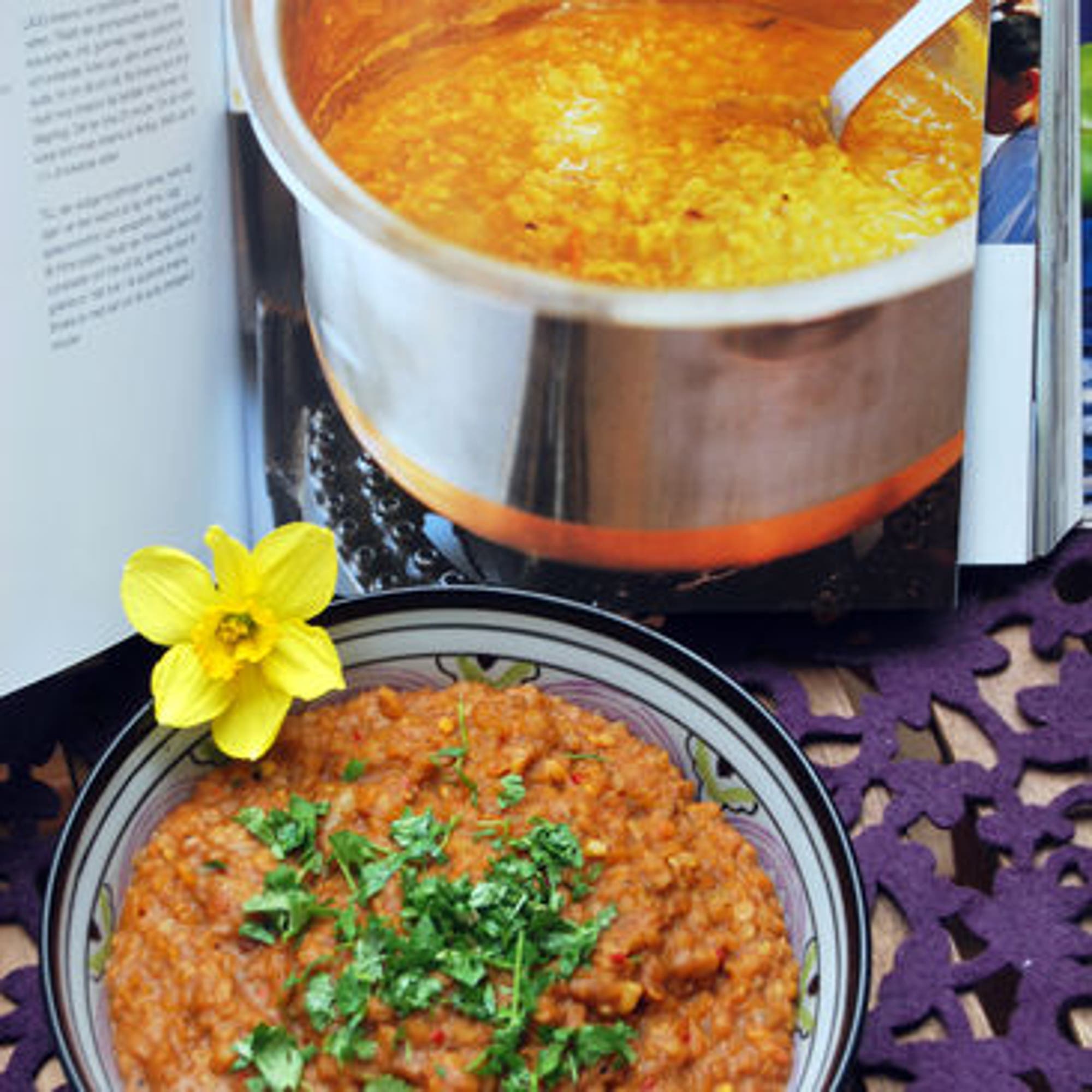 Indisk dal med naanbröd