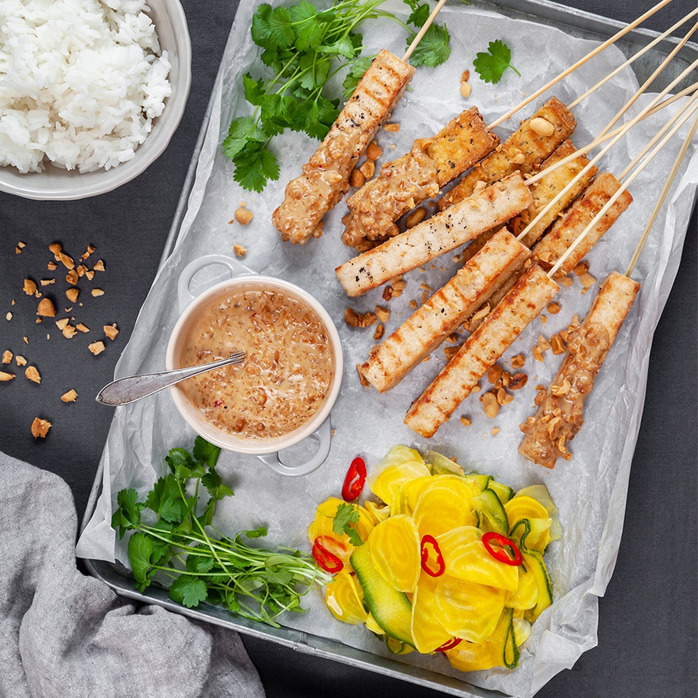 Oat satay med chilipicklad gulbeta