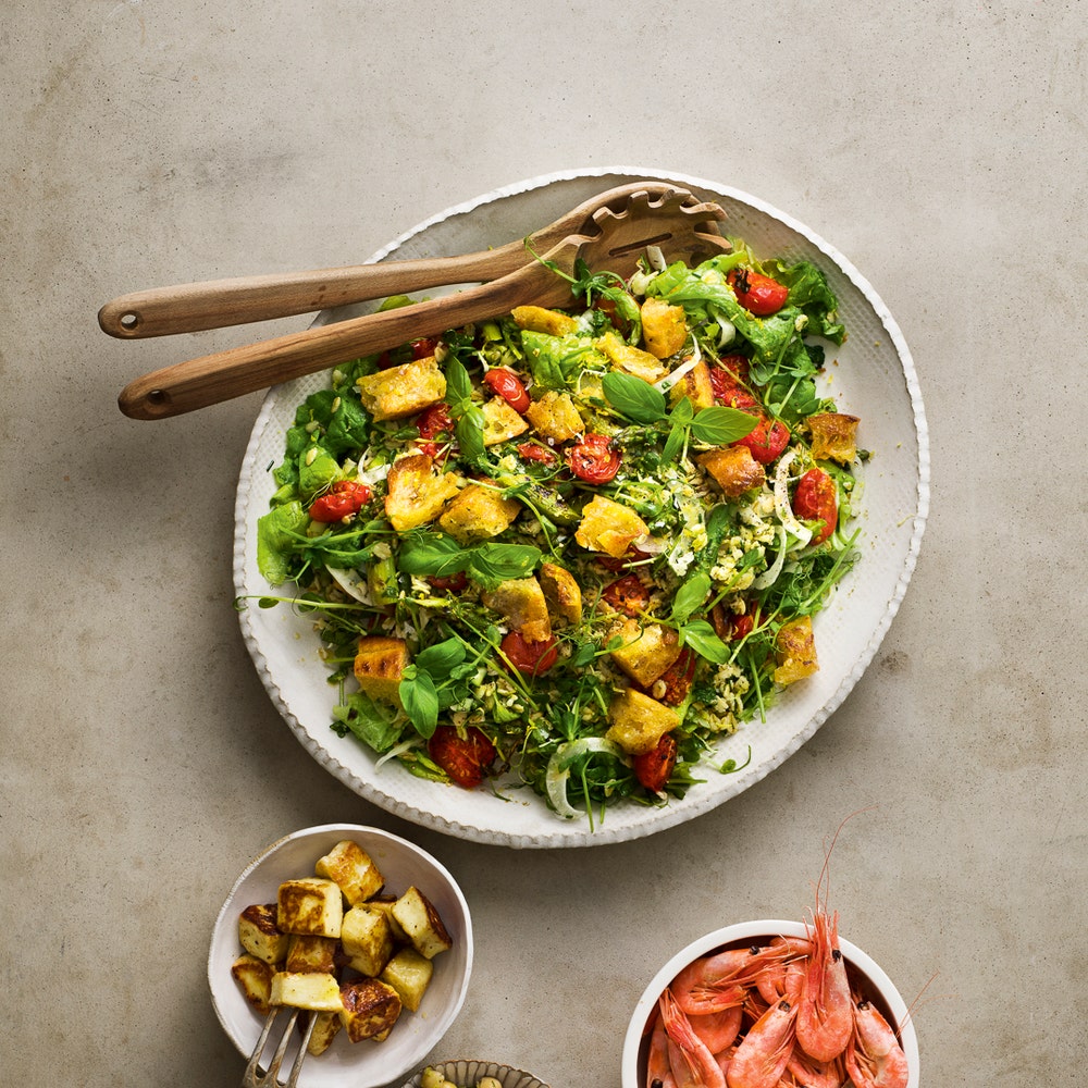 Vårsallad med krispigt bröd