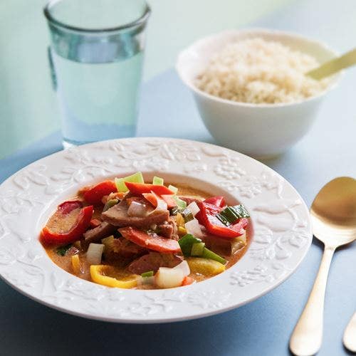 Thaicurrygryta med falukorv och grönsaker
