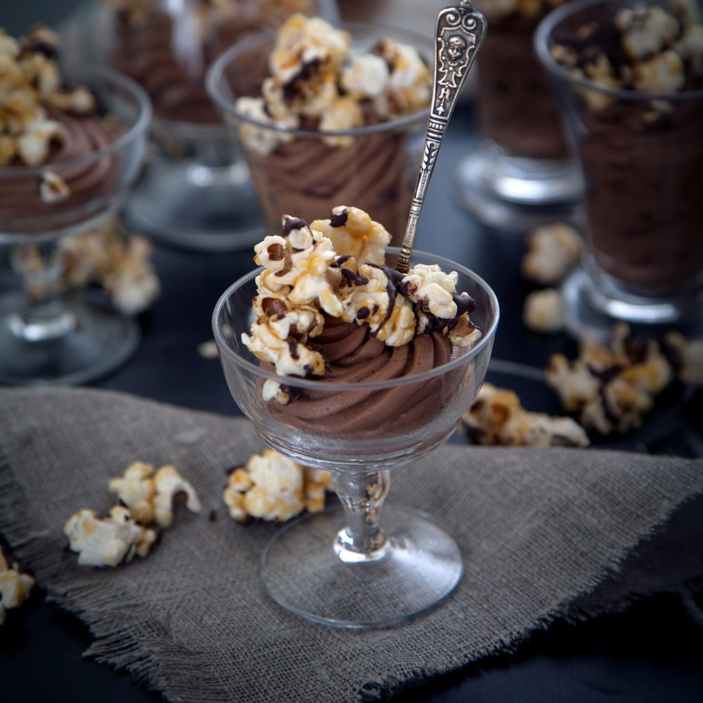 Chokladkräm med karamelliserade chokladpopcorn