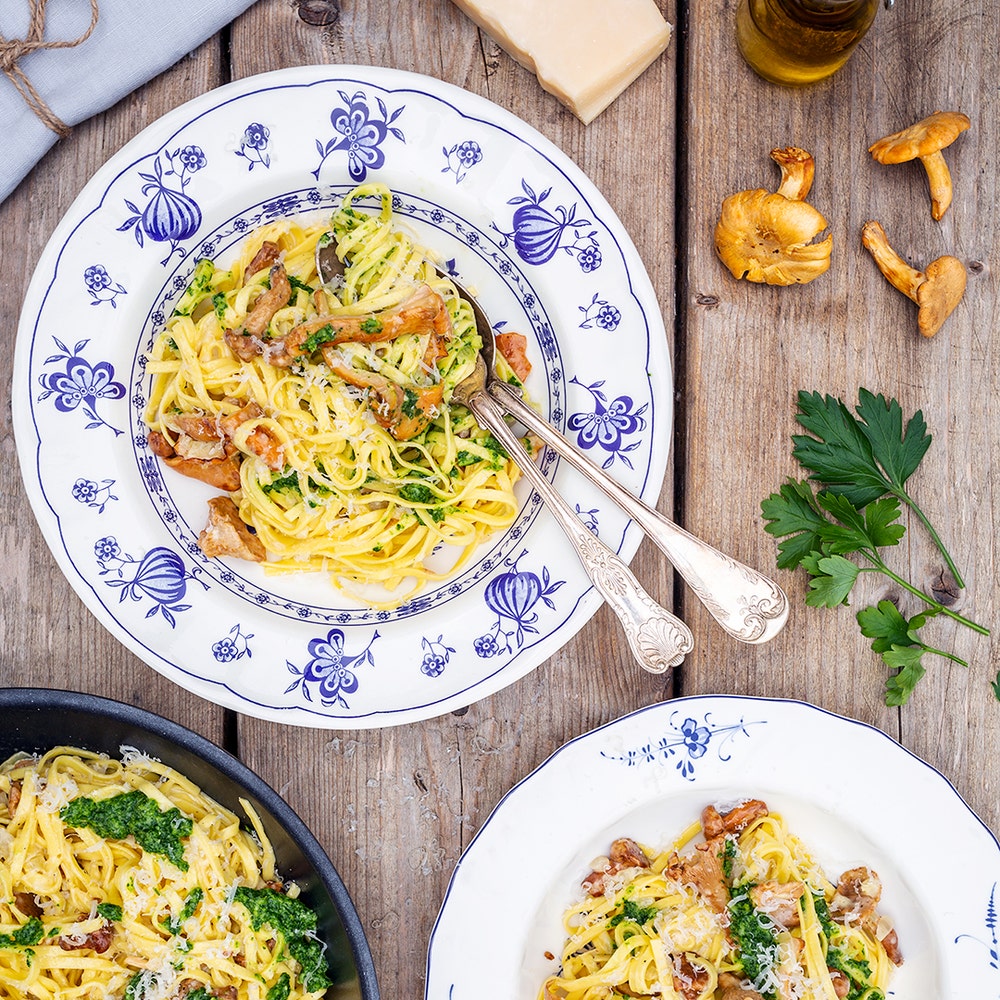 Krämig kantarellpasta med gremolatatopping