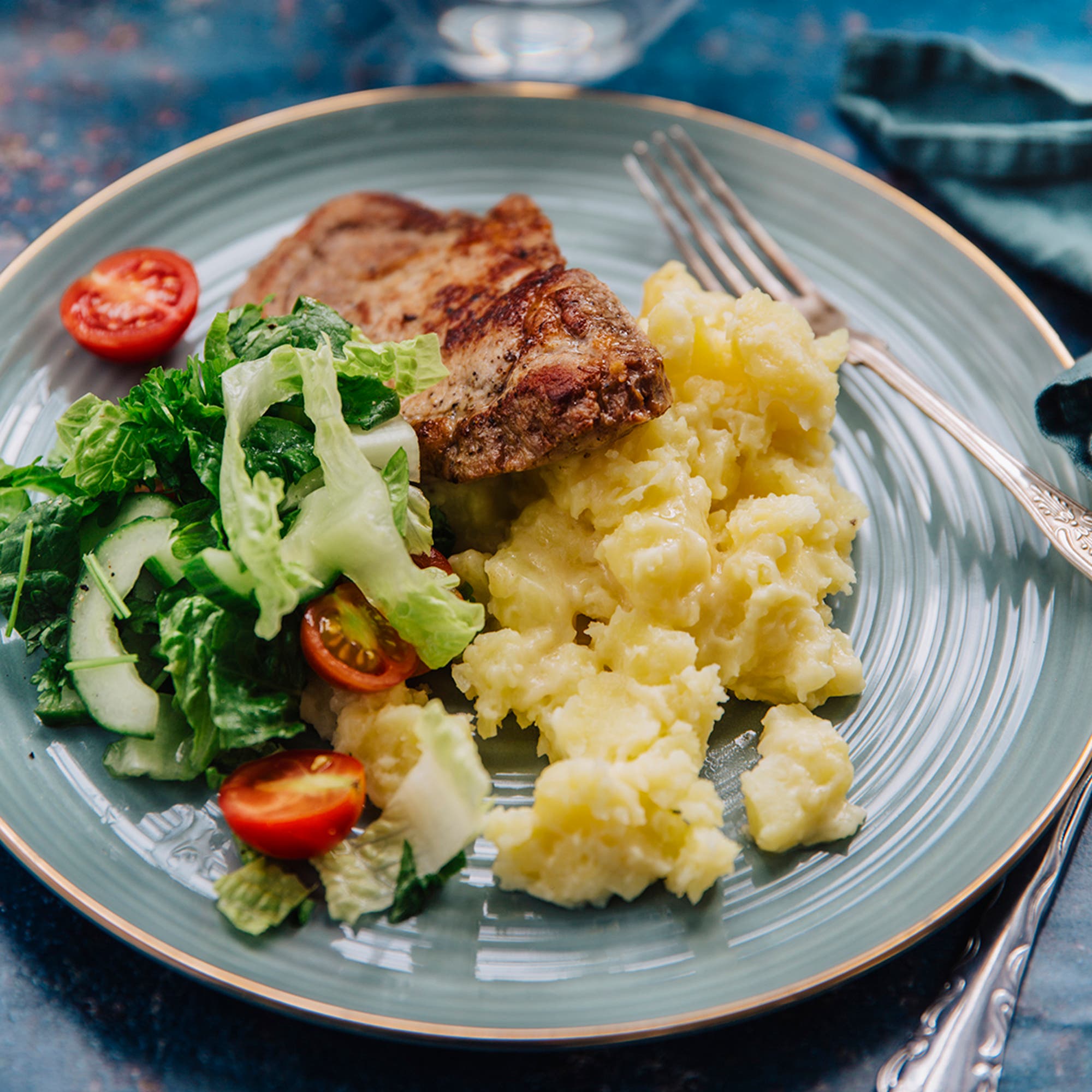 Smörstekta fläskkotletter med krämigt potatisstomp