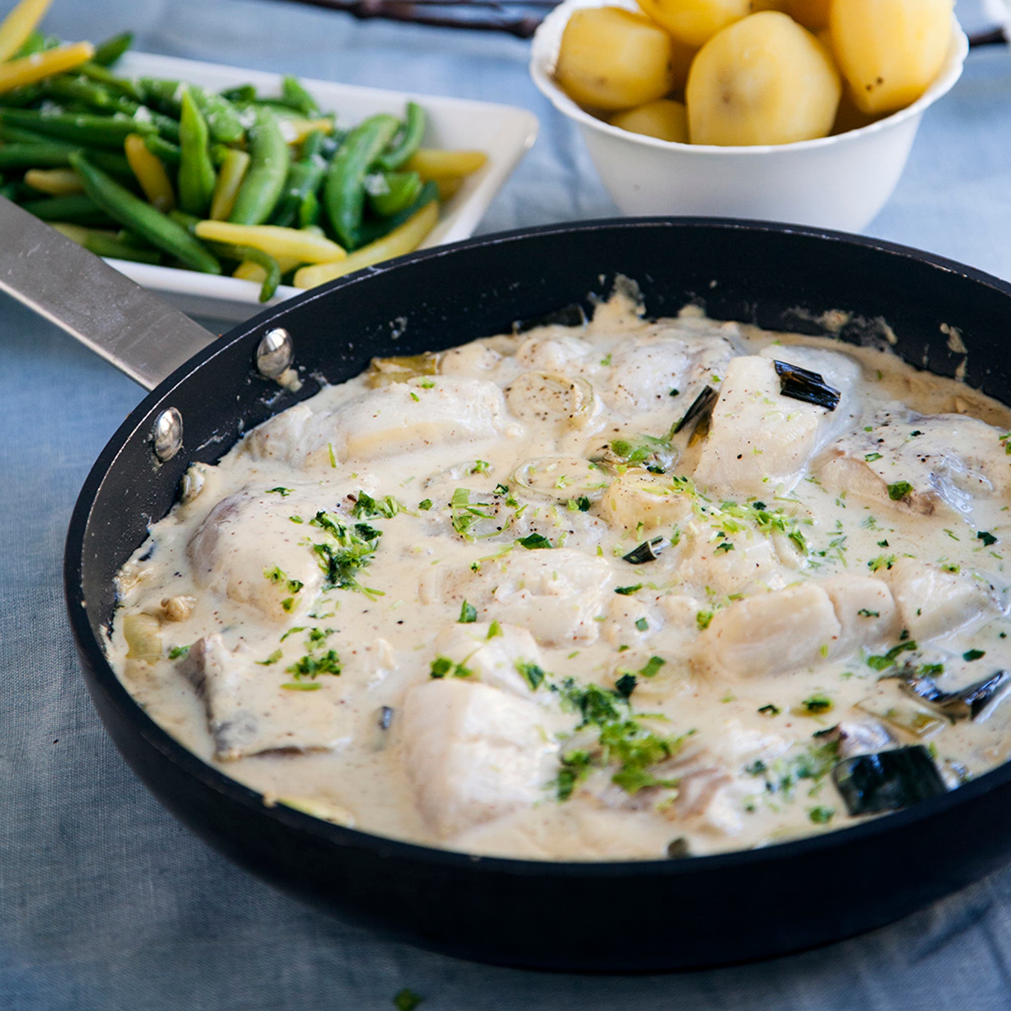 Torsk i krämig senapssås med kokt potatis