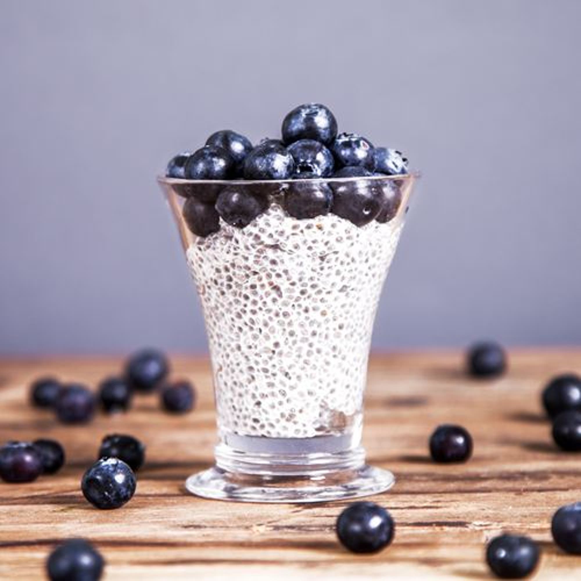 Chiapudding med bär och mandelmjölk