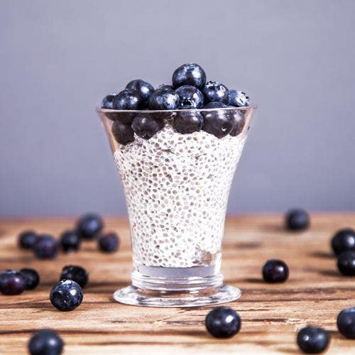 Chiapudding med bär och mandelmjölk