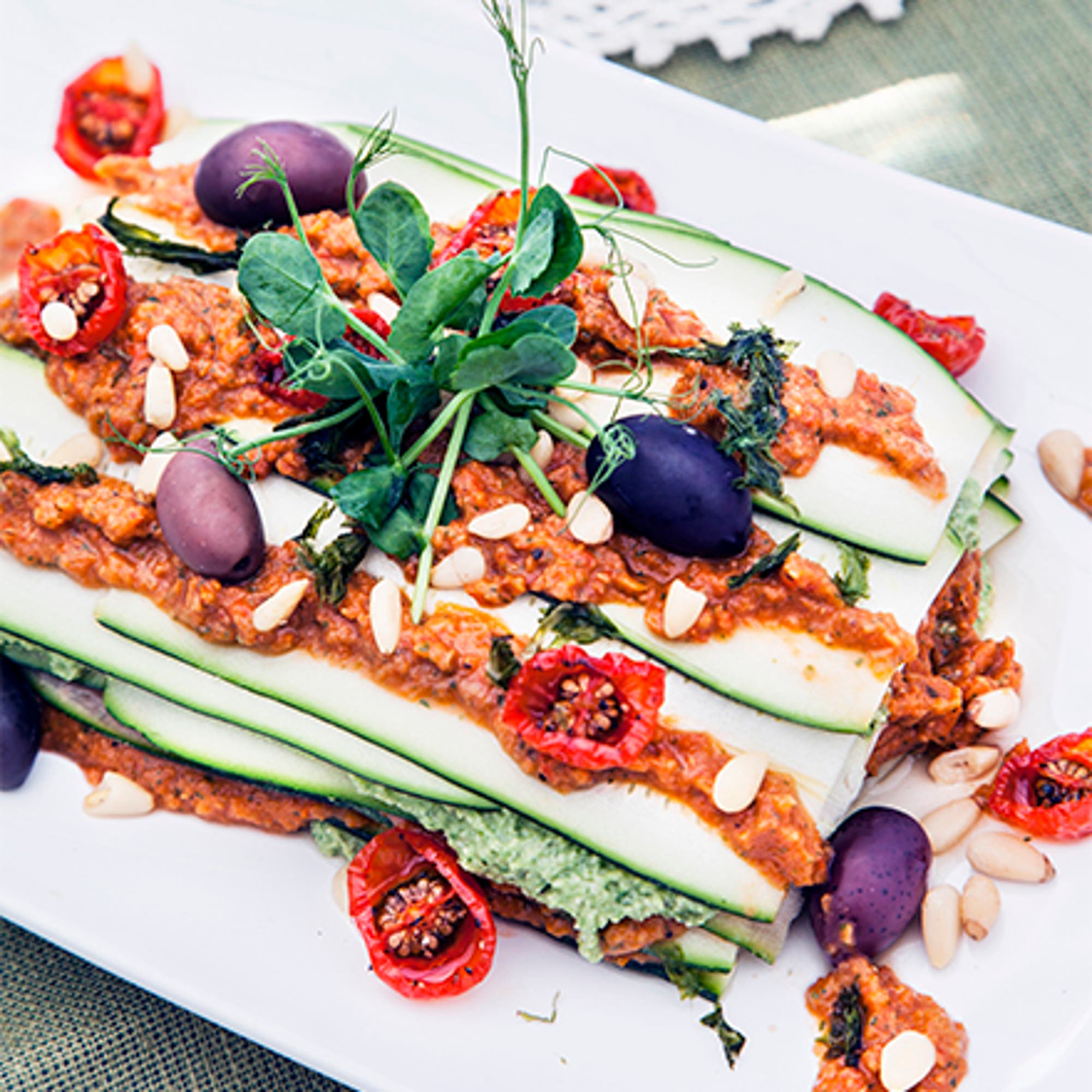 Raw lasagne med avokado- och pumpapesto