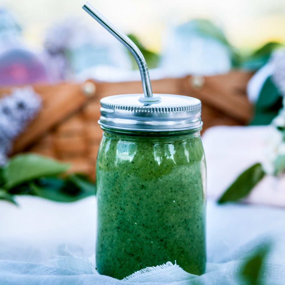 Raw avokadosoppa med ingefära
