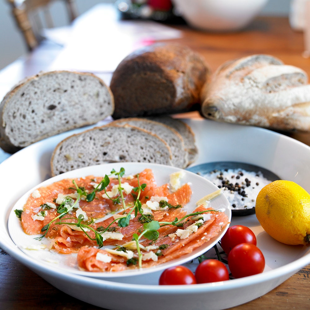 Gravad lax med örtolja och parmesan