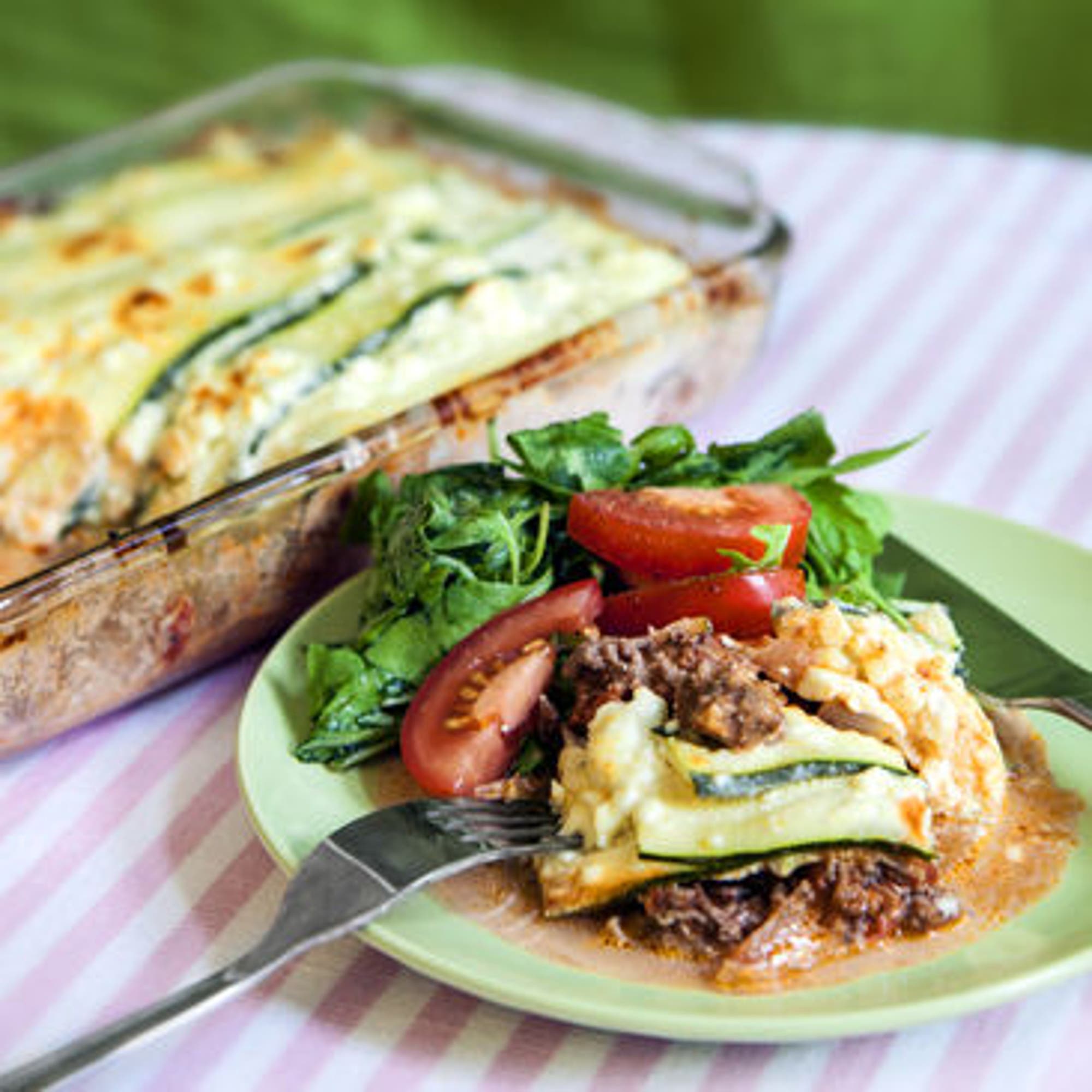 Krämig lasagne med zucchini och köttfärs