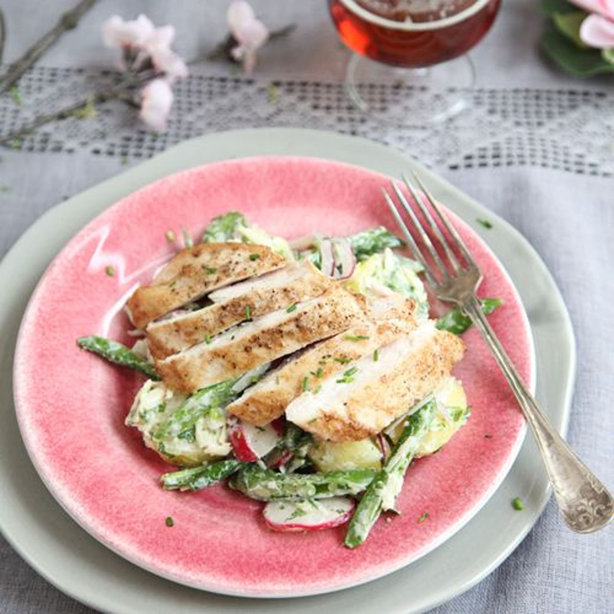Grillad kycklingfilé med Västerbottensslungad potatissallad
