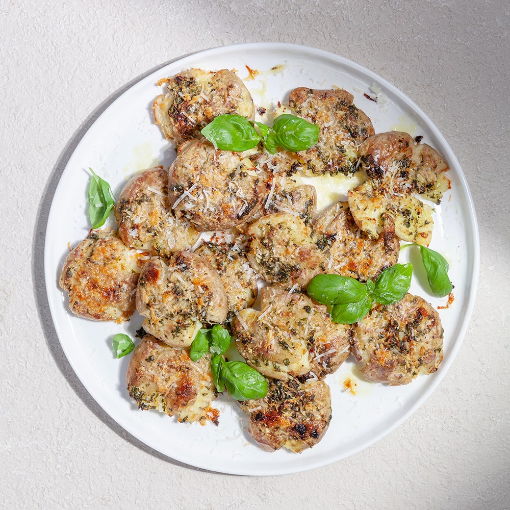 Smashed potatis med basilikaolja och parmesan