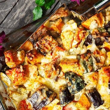 Vegetarisk gratäng med sötpotatis i dillig dijonsås