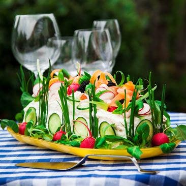LCHF-Smörgåstårta med lax och räkor