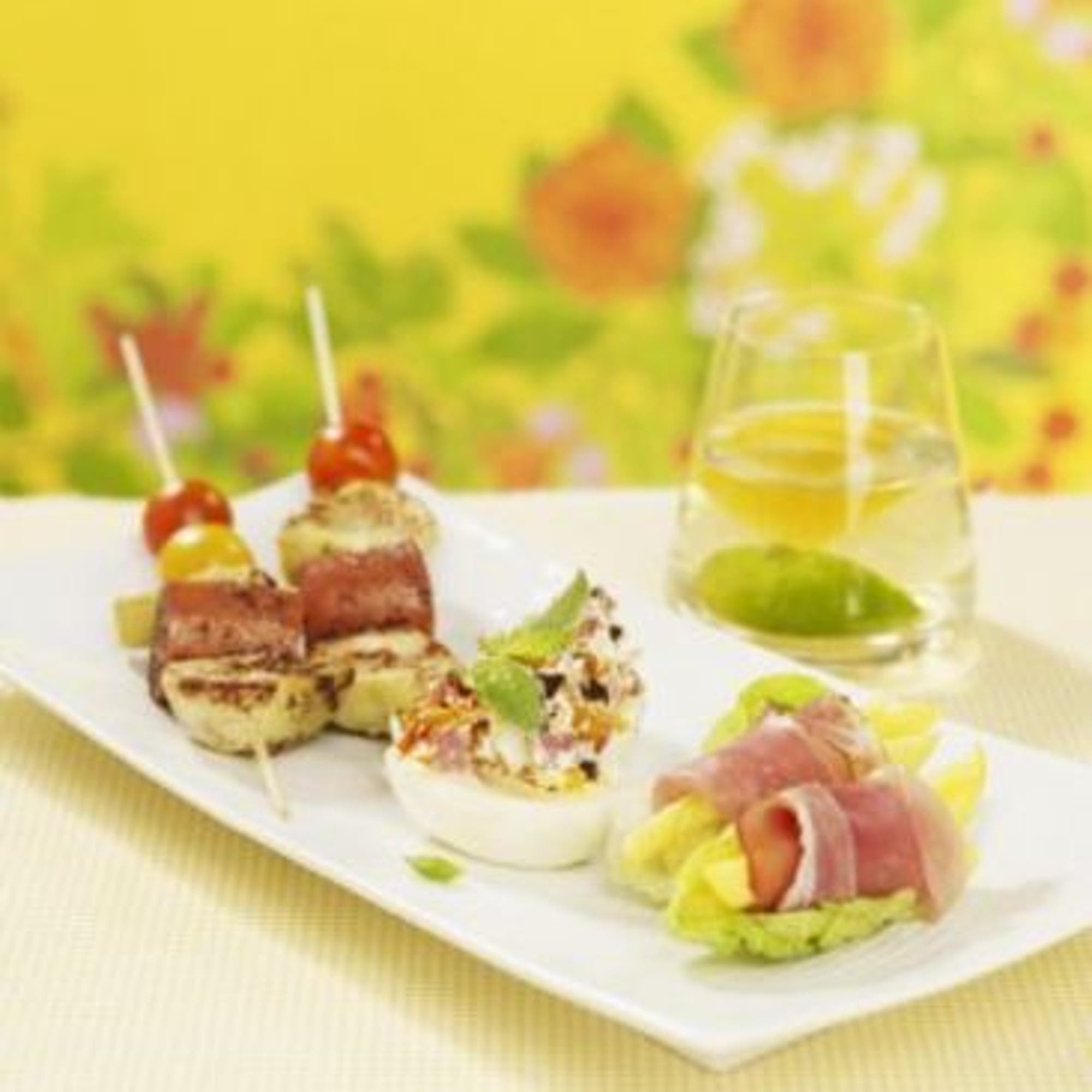 Salladsbåtar med mango och lufttorkad skinka