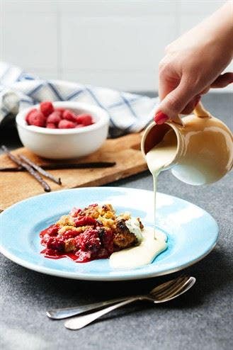 Snabb vaniljsås med smulpaj