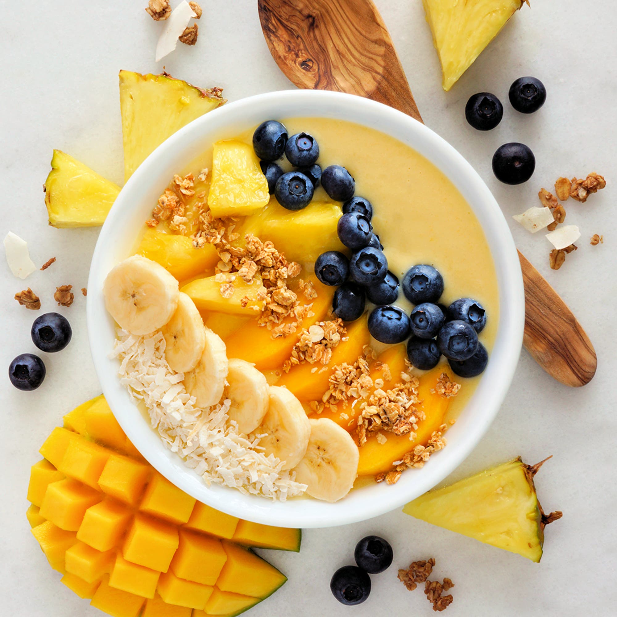 Smoothie bowl med banan, mango och kokos