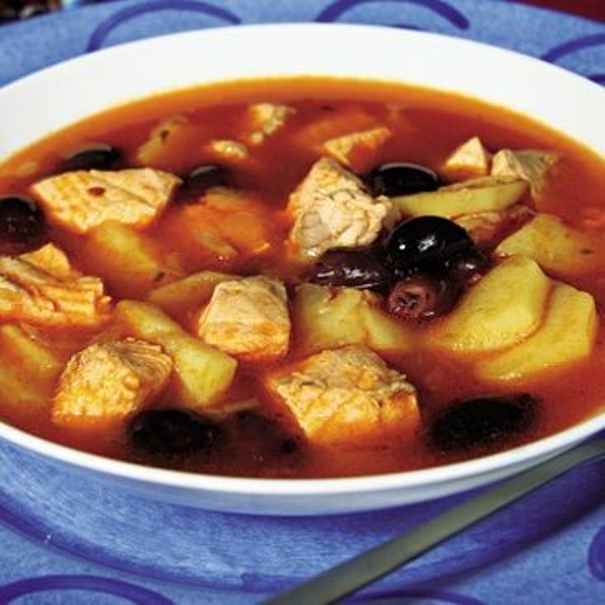 Lax och olivsoppa med doft av citron