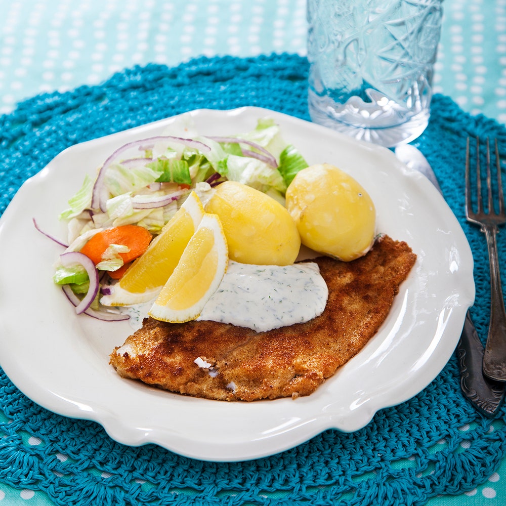 Panerad rödspätta med dillig sås och kokt potatis