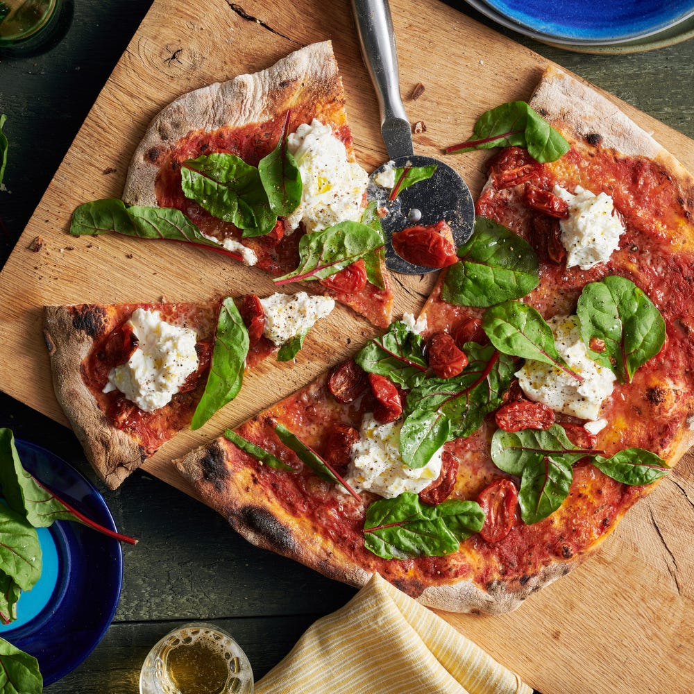 Pizza med rostade tomater, burrata och chili