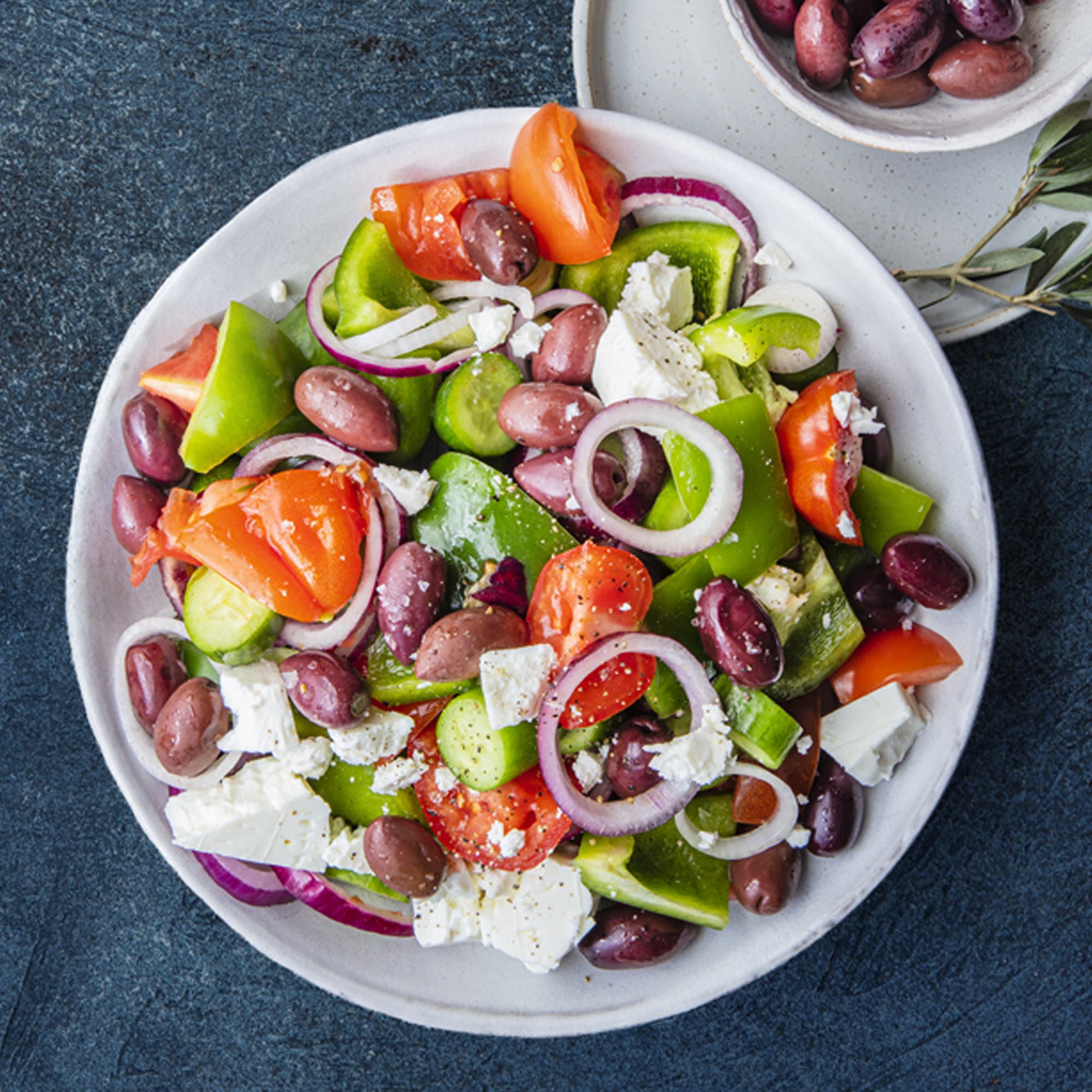 Grekisk sallad – glöm inte hummusen!