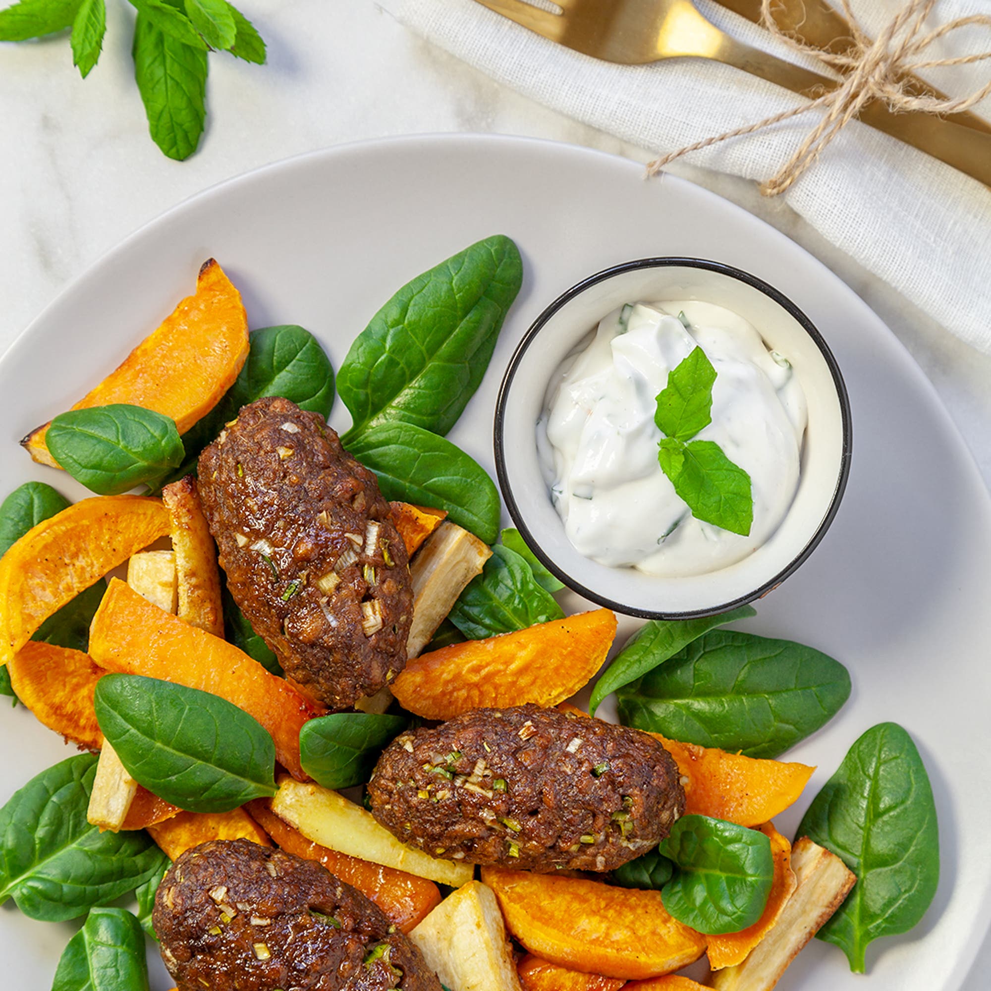 Vegansk köfte med rostade rotfrukter och myntasås