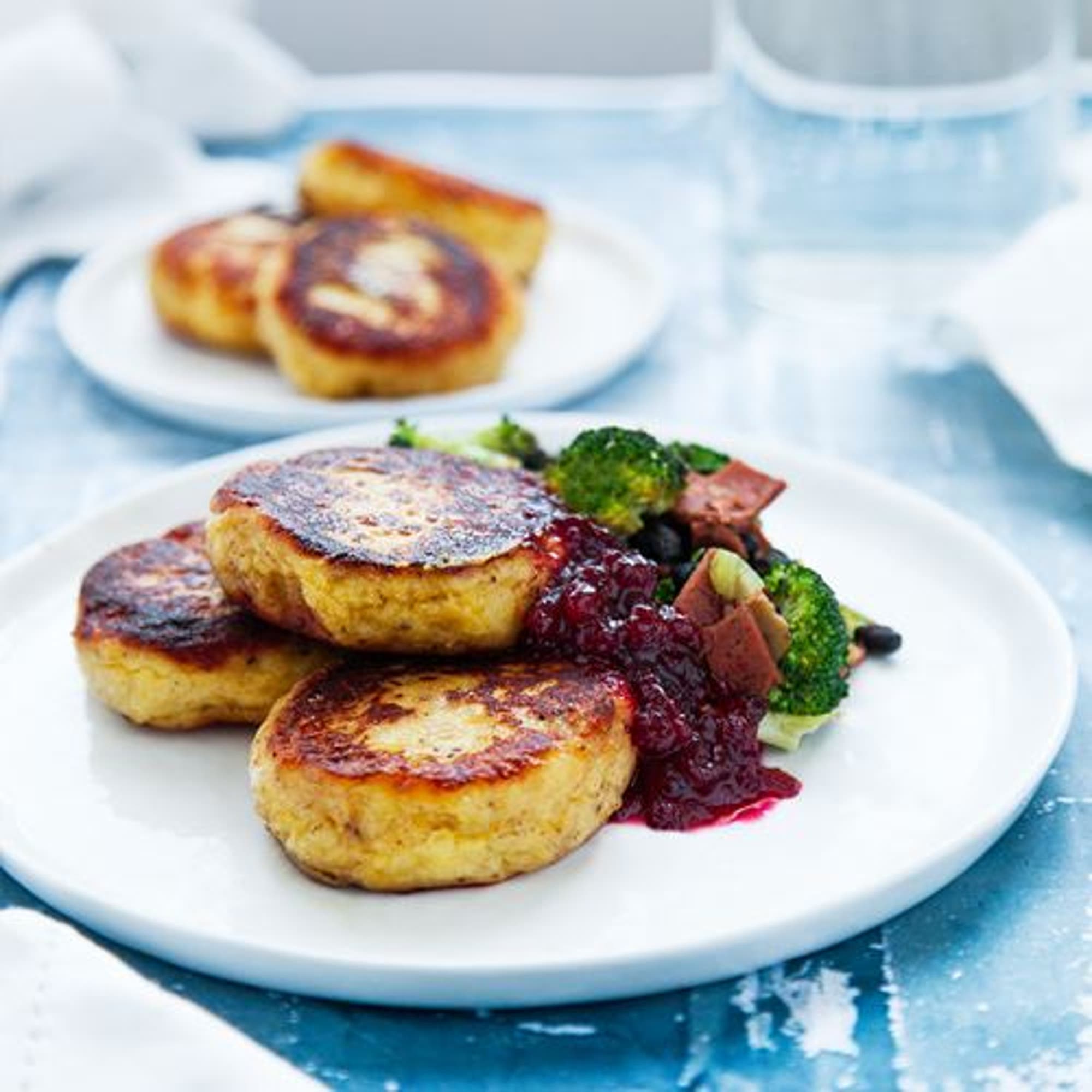Potatisbullar med bejkonfräs och lingon